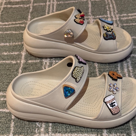 CROCS women’s wedges with Colorful Charms - Picture 3 of 5